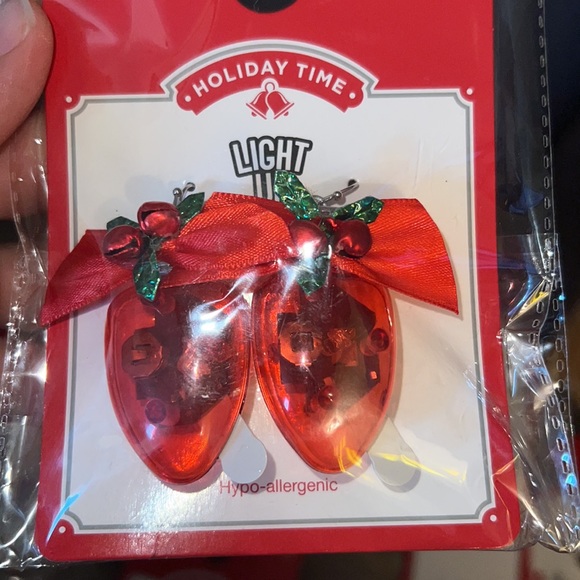 Holiday time light up earrings - Picture 3 of 5